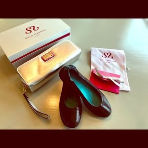 NWT Black Snakeskin Size 9 Soto Massini Flats